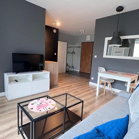 Close To Chopin Airport, Cybernetyki, Free Parking By Cosmo Spirit Warsaw Exterior photo