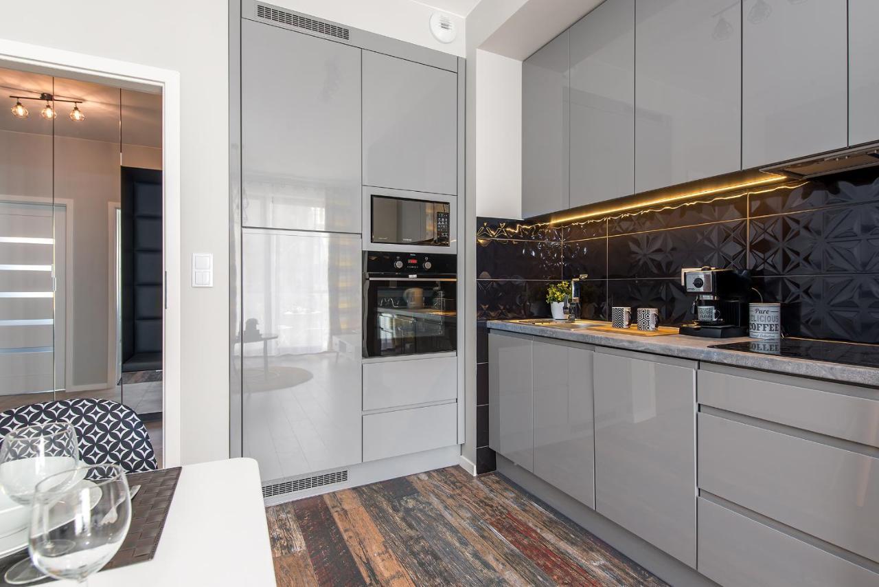 Close To Chopin Airport, Cybernetyki, Free Parking By Cosmo Spirit Warsaw Exterior photo