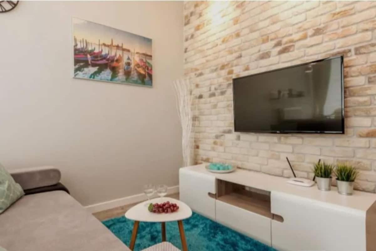 Close To Chopin Airport, Cybernetyki, Free Parking By Cosmo Spirit Warsaw Exterior photo