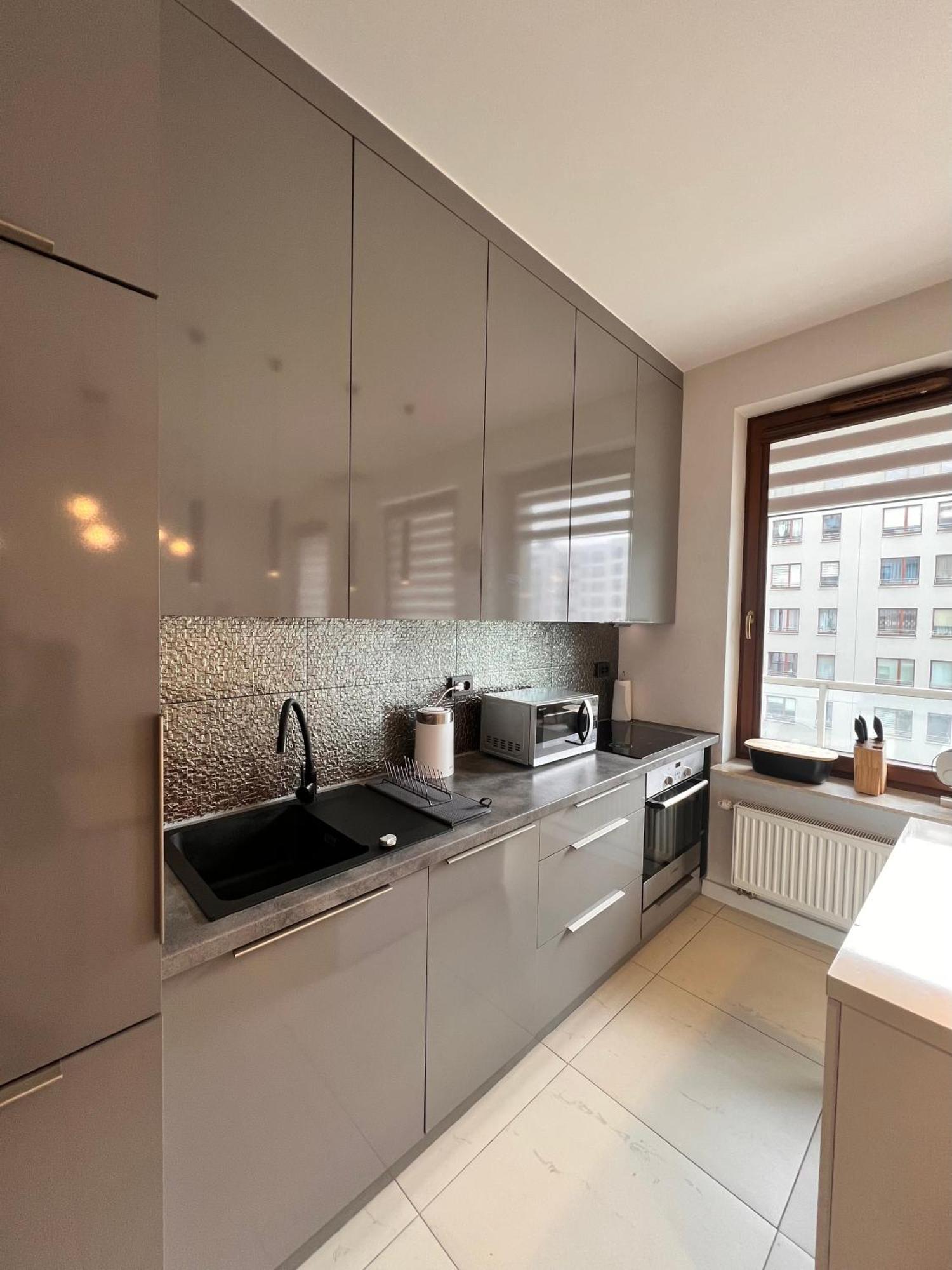 Close To Chopin Airport, Cybernetyki, Free Parking By Cosmo Spirit Warsaw Exterior photo