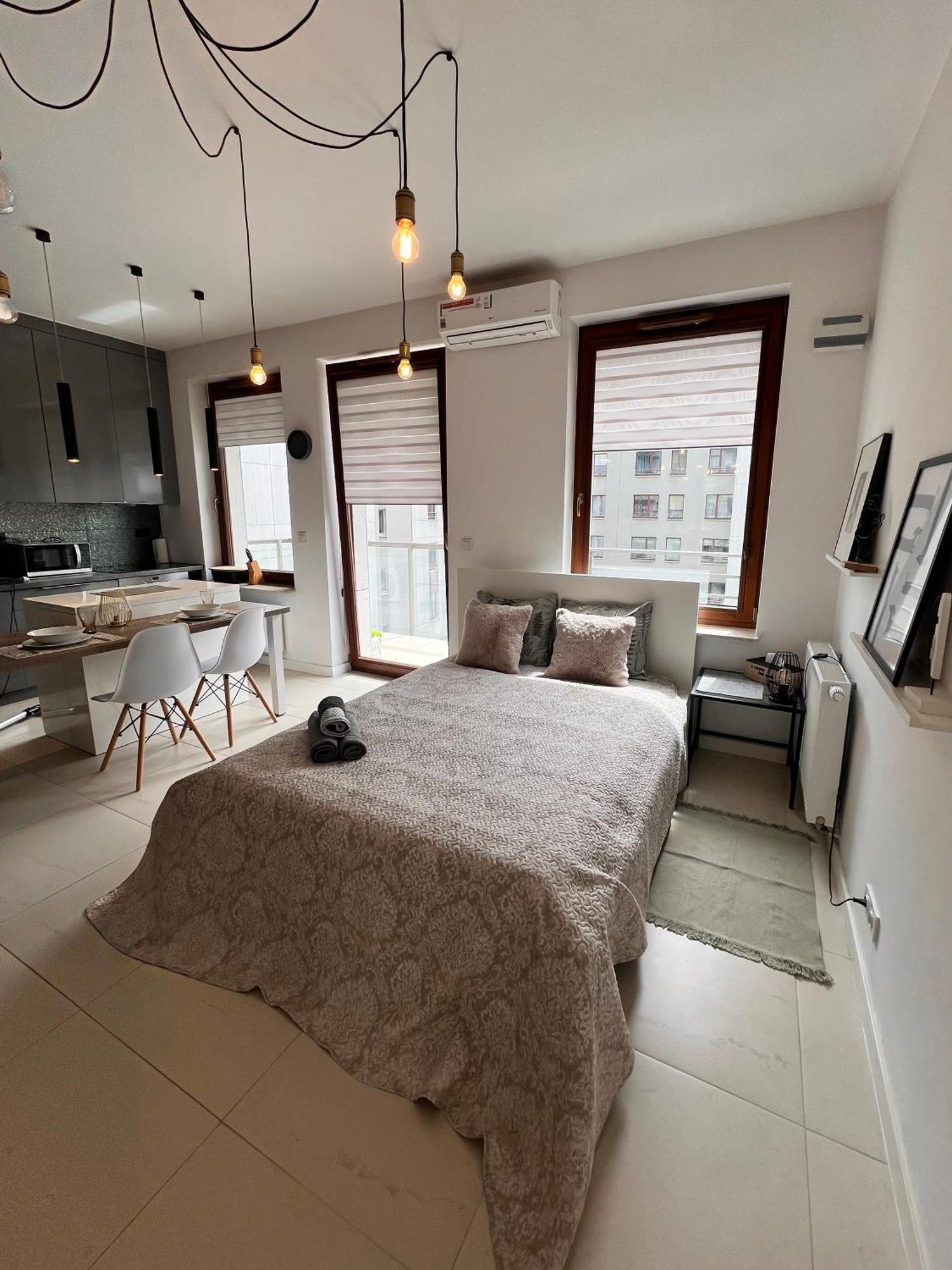 Close To Chopin Airport, Cybernetyki, Free Parking By Cosmo Spirit Warsaw Exterior photo