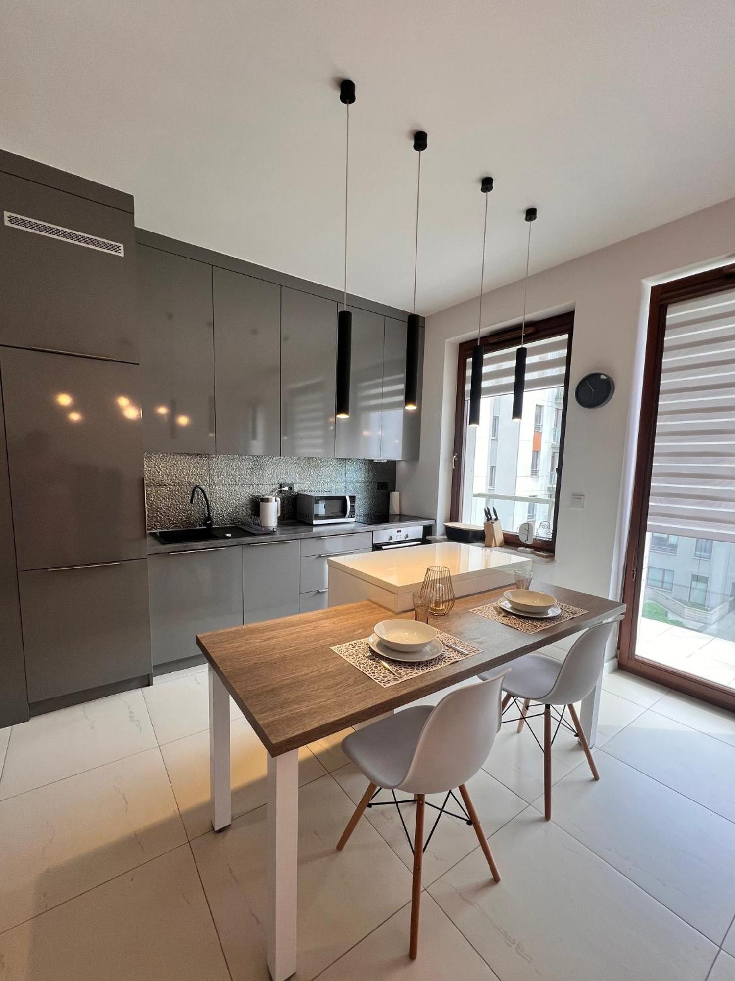 Close To Chopin Airport, Cybernetyki, Free Parking By Cosmo Spirit Warsaw Exterior photo